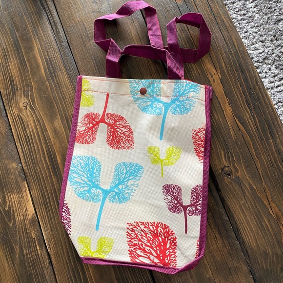 FREE! Lululemon Special Edition Seawheeze Shopper - Picture 2 of 2